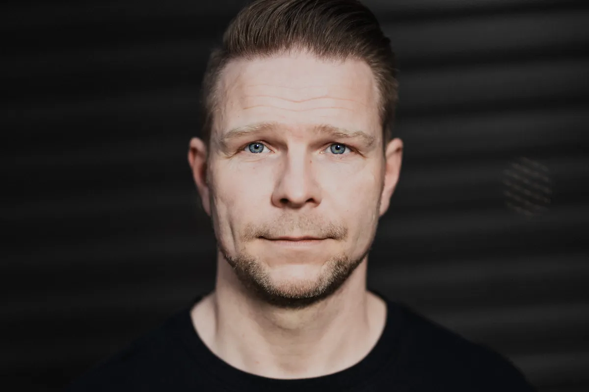 Stephan – Portrait in Schwarz-Weiß – Portraitfotografie Dresden