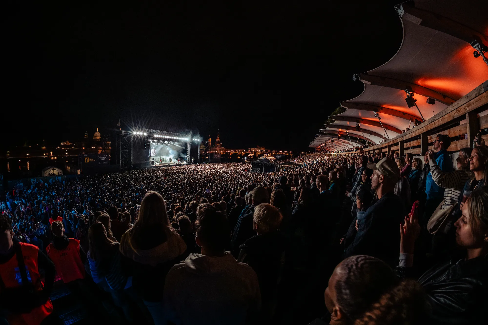 Clueso – Filmnächte am Elbufer – Konzertfotografie Dresden von Daniel Madlung – Bild 8