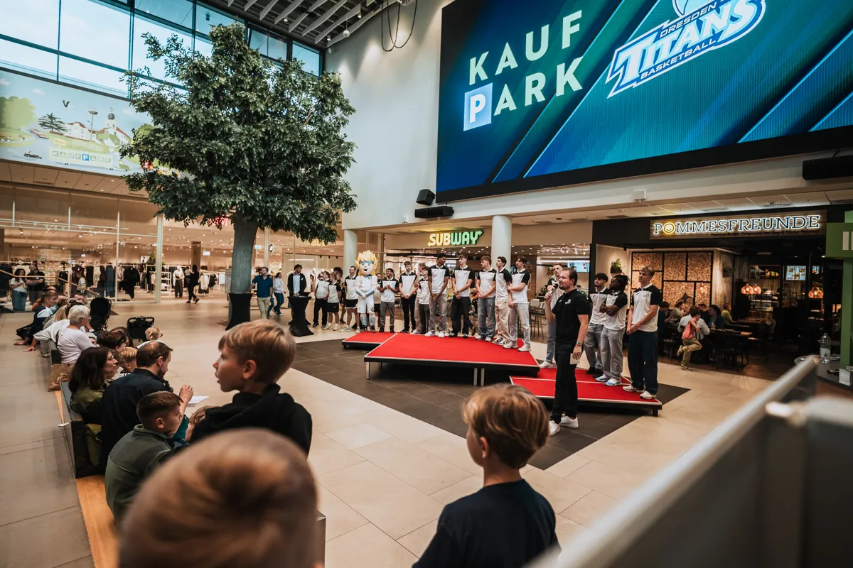 Mannschaft & Vorstellung der Dresden Titans Saison 26/27 im Kaufpark Nickern – Eventfotografie Dresden