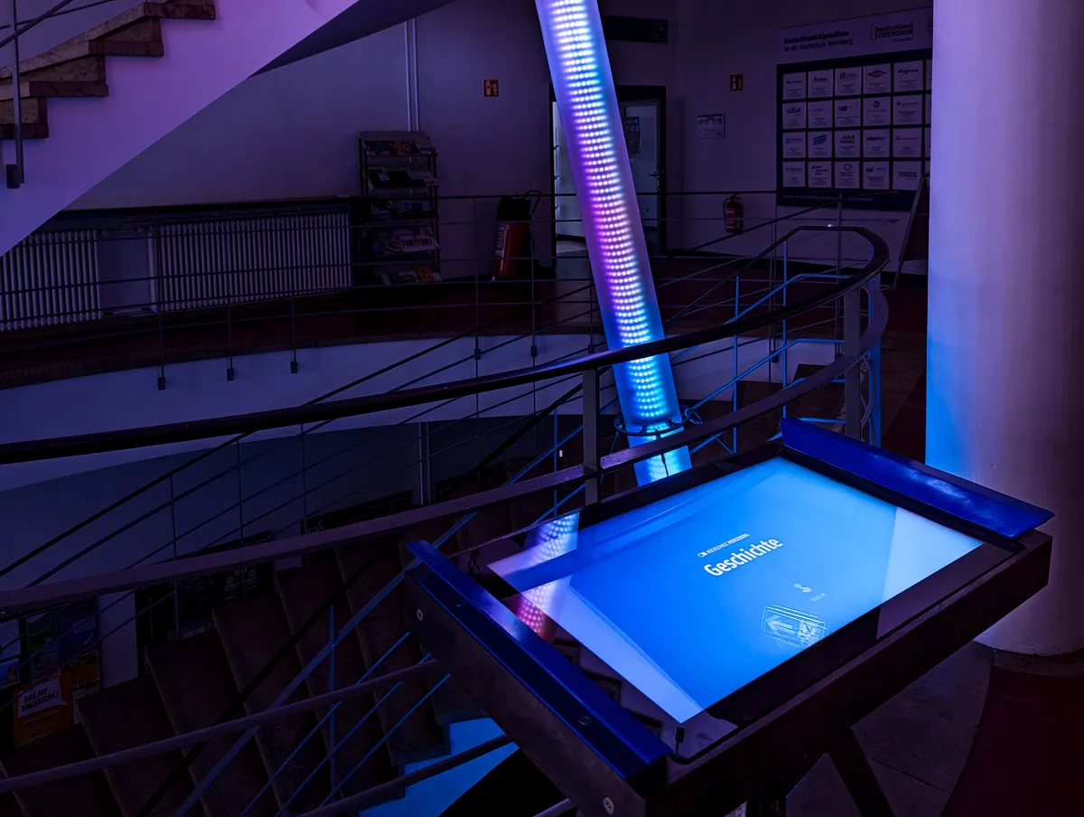 Medientisch – Universität Merseburg – Grafikdesign Merseburg